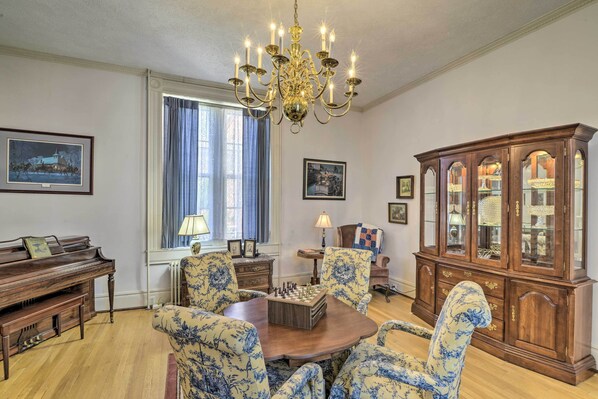 House (4 Bedrooms) | Interior