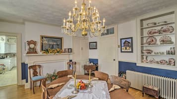 House (4 Bedrooms) | Interior