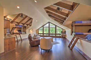 3 bedrooms, iron/ironing board, bed sheets - Huge Vian Family Retreat: Hot Tub + Game Room (Vian)