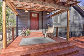 Exterior detail - 'house in the Woods' in Ooltewah w/ Fire Pit! (Ooltewah)