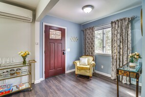 Interior - 'house in the Woods' in Ooltewah w/ Fire Pit! (Ooltewah)