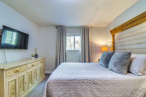 House (3 Bedrooms) | 3 bedrooms, laptop workspace, iron/ironing board, free cribs/infant beds - 'house in the Woods' in Ooltewah w/ Fire Pit! (Ooltewah)