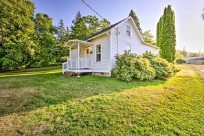 Cottage (3 Bedrooms) | Interior - Ferndale Cottage on Private 20 Acre Farm! (Ferndale)