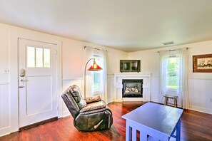 Cottage (3 Bedrooms) | Interior - Ferndale Cottage on Private 20 Acre Farm! (Ferndale)