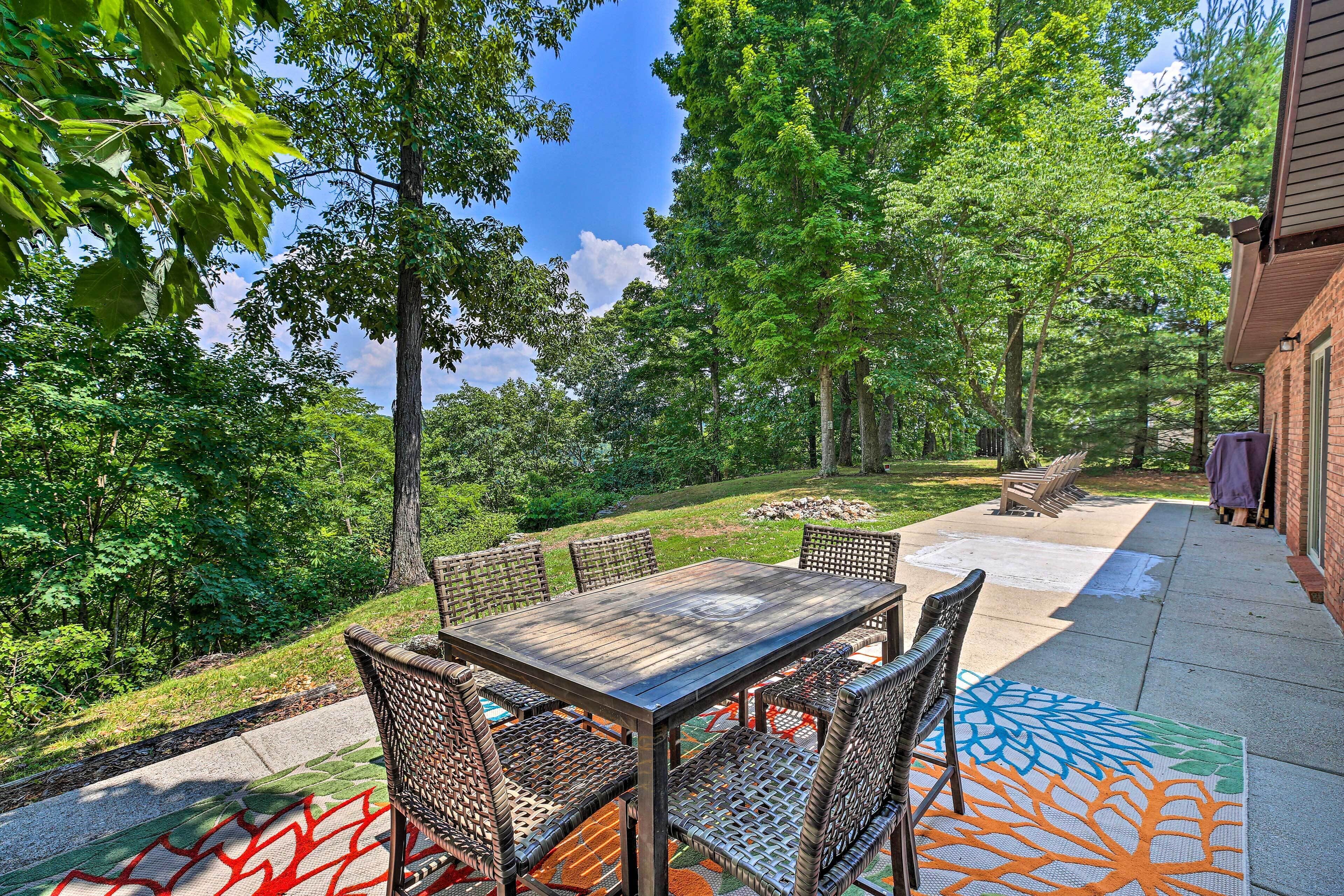 Idyllic Bronston Retreat w/ Fire Pit + View!