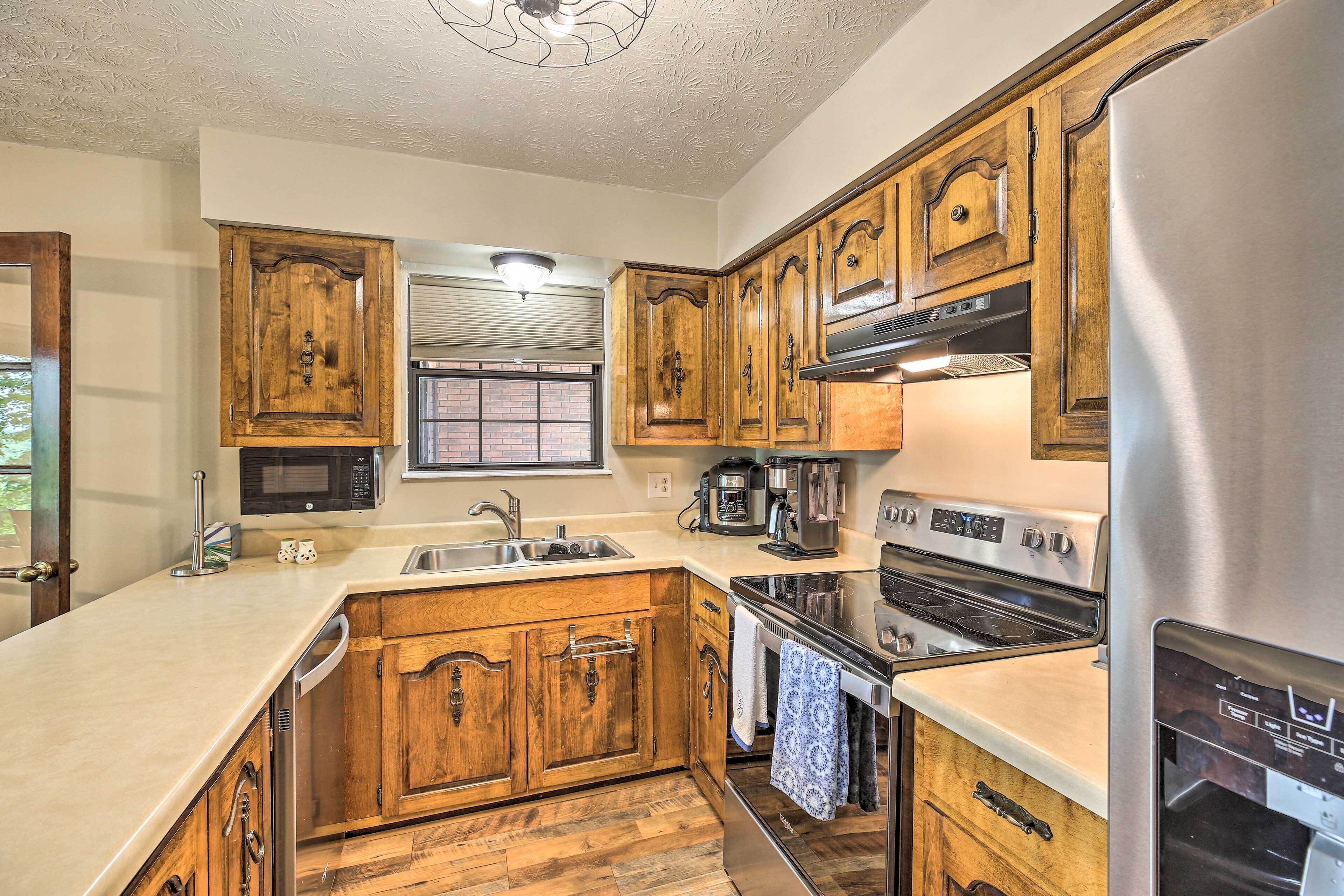 Idyllic Bronston Retreat w/ Fire Pit + View!