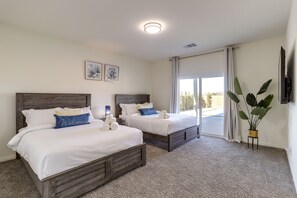 4 quartos, ferros/tábuas de passar roupa, roupa de cama