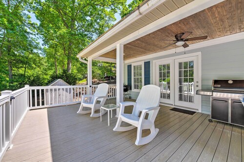 Lake Norman Retreat w/ Dock ~ 1 Mi to Marina!