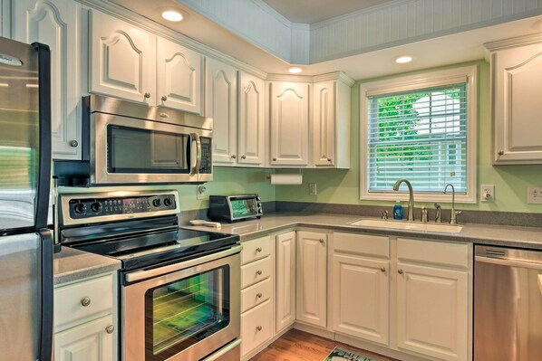 House (3 Bedrooms) | Interior