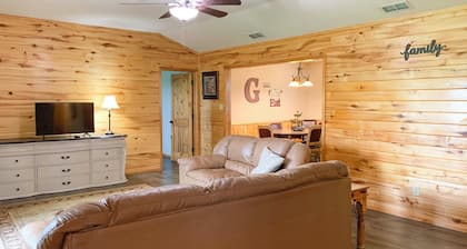 Emory Escape w/ Pond Access < 13 Mi to Lake!