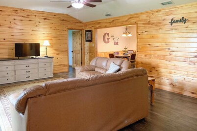 Emory Escape w/ Pond Access < 13 Mi to Lake!