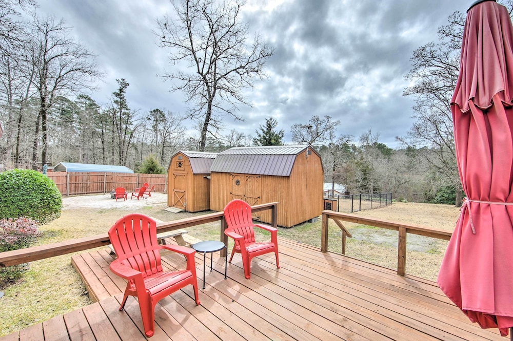 Jefferson Retreat w/ Backyard < 1 Mi to Lake!