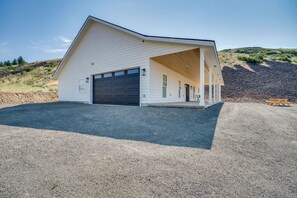 House (3 Bedrooms) | Interior - Lake Roosevelt Getaway w/ Lake + Mountain Views! (Davenport)