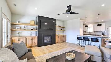 House (3 Bedrooms) | Interior