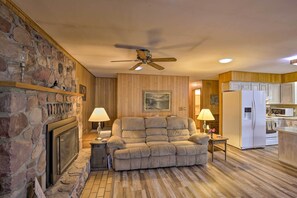 Interior - Lakefront New Auburn Apt w/ Sauna & Sun Porch (New Auburn)