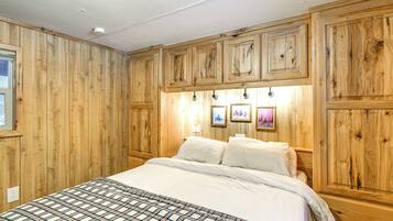 House (1 Bedroom) | Interior