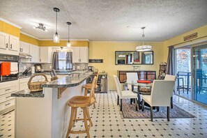 Interior - Sauna & Game Room: Lake House in Locust Grove! (Locust Grove)