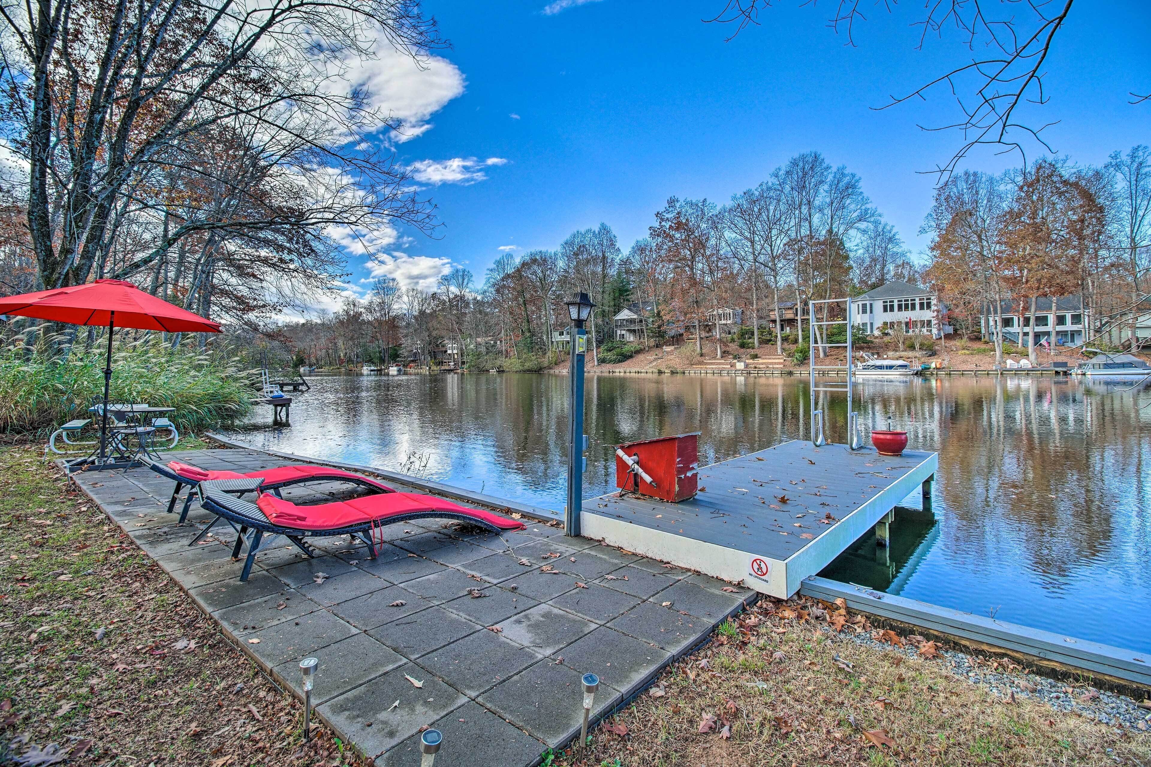 Locust Grove Lake House: Swim, Boat & Unwind!