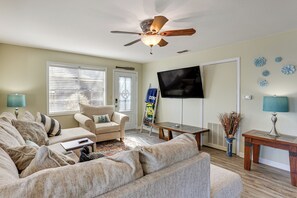 Interior - Classic Lake O' the Pines Retreat! Dock, Fire Pit (Jefferson)