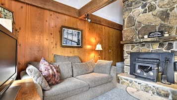 ุงูู
ูุดุฃุฉ ู
ู ุงูุฏุงุฎู