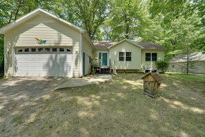 House (3 Bedrooms) | Interior - Lake Michigan Gem < Half-mi to Private Beach! (Mears)