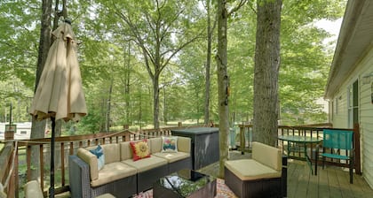 Lake Michigan Gem < Half-mi to Private Beach!