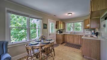 ์ฝํฐ์ง (2 Bedrooms) | ๋ด๋ถ