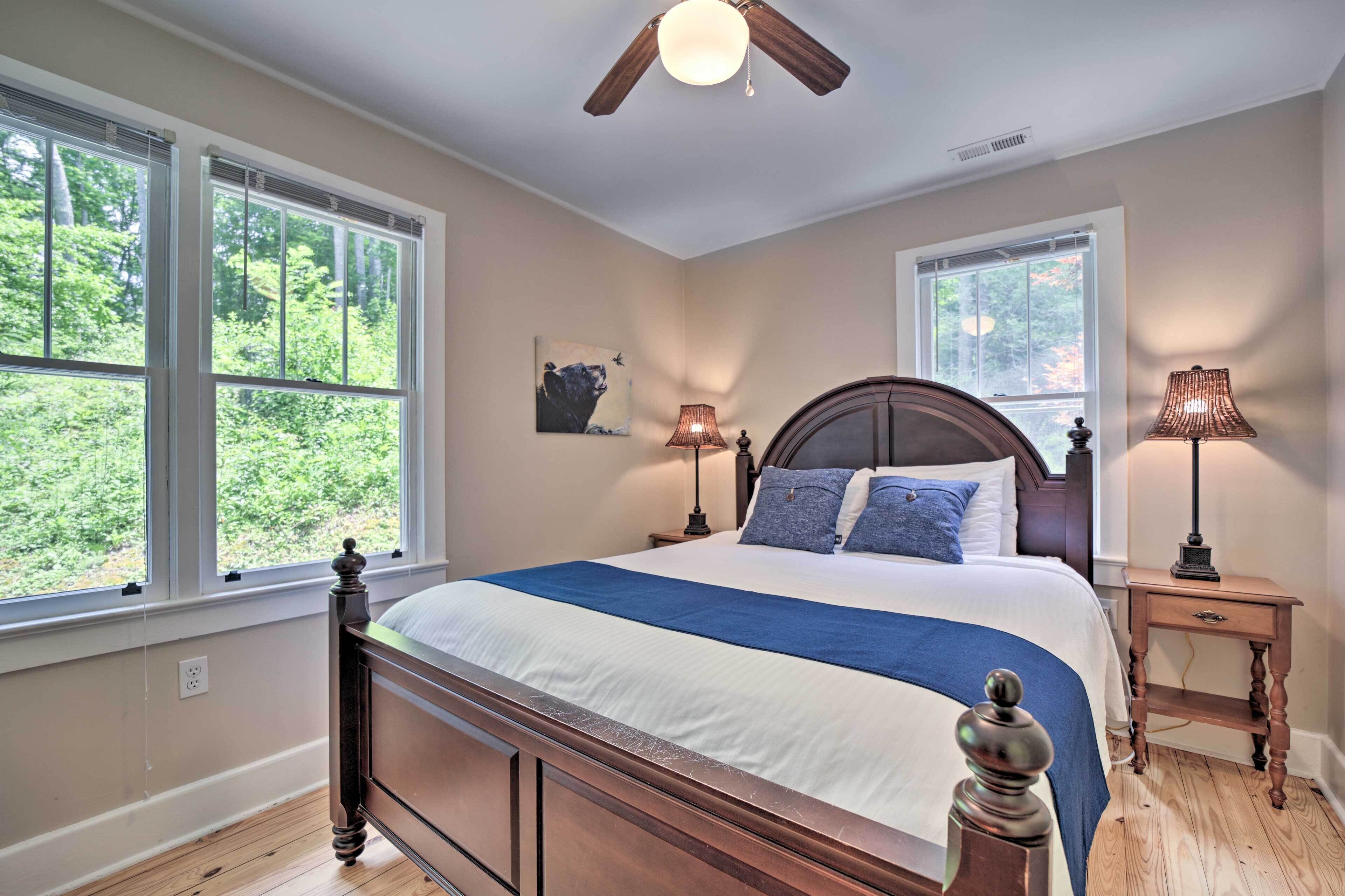 Enchanting Bryson City Cottage w/ Mtn Views!