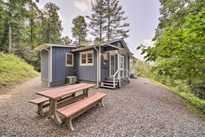 Cottage (2 Bedrooms) | Interior - Bryson City Retreat: Fire Pit + Mountain Views! (Bryson City)