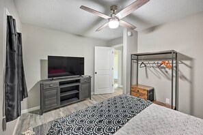 House (2 Bedrooms) | Interior - Private Dock & Deck: Lakefront Hot Springs Home! (Hot Springs)