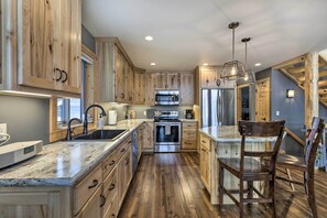 House (3 Bedrooms) | Interior