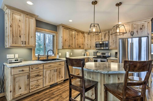 Lakefront Cottage in Iron River: 3 Mi to Skiing!