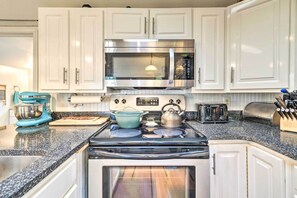 Interior - Lakeside Kent Home w/ Pier + Boat Ramp Access (Kent)