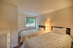 ํ์ฐ์ค (4 Bedrooms) | 4 ๊ฐ์ ์นจ์ค, ์ฑ
์, ๋
ธํธ๋ถ ์์
๊ณต๊ฐ, ์นจ๋ ์ํธ