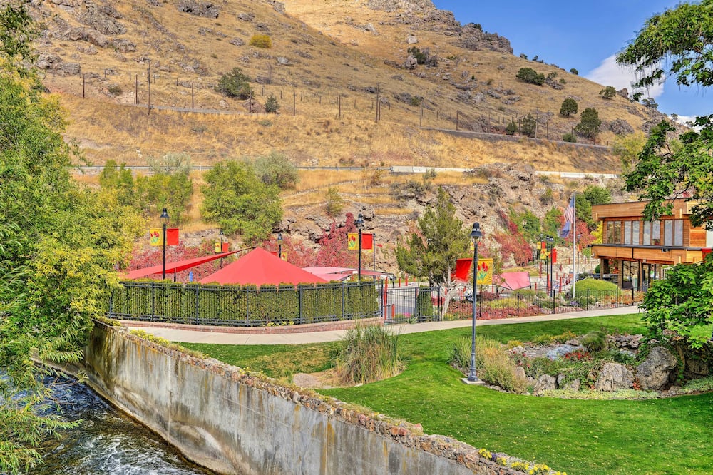 Lava Hot Springs Studio W/ Views, Walk To River