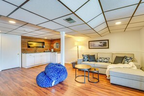 House (3 Bedrooms) | Interior - Spacious Lakefront Home in White Lake (White Lake)