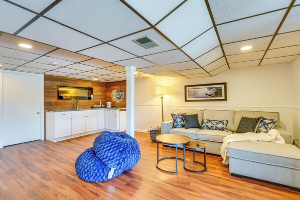 Interior - Spacious Lakefront Home in White Lake (White Lake)