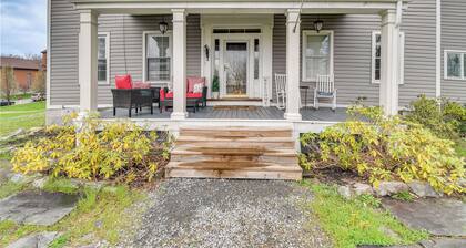 Lakefront Cayuga Retreat w/ Private Deck & Hot Tub