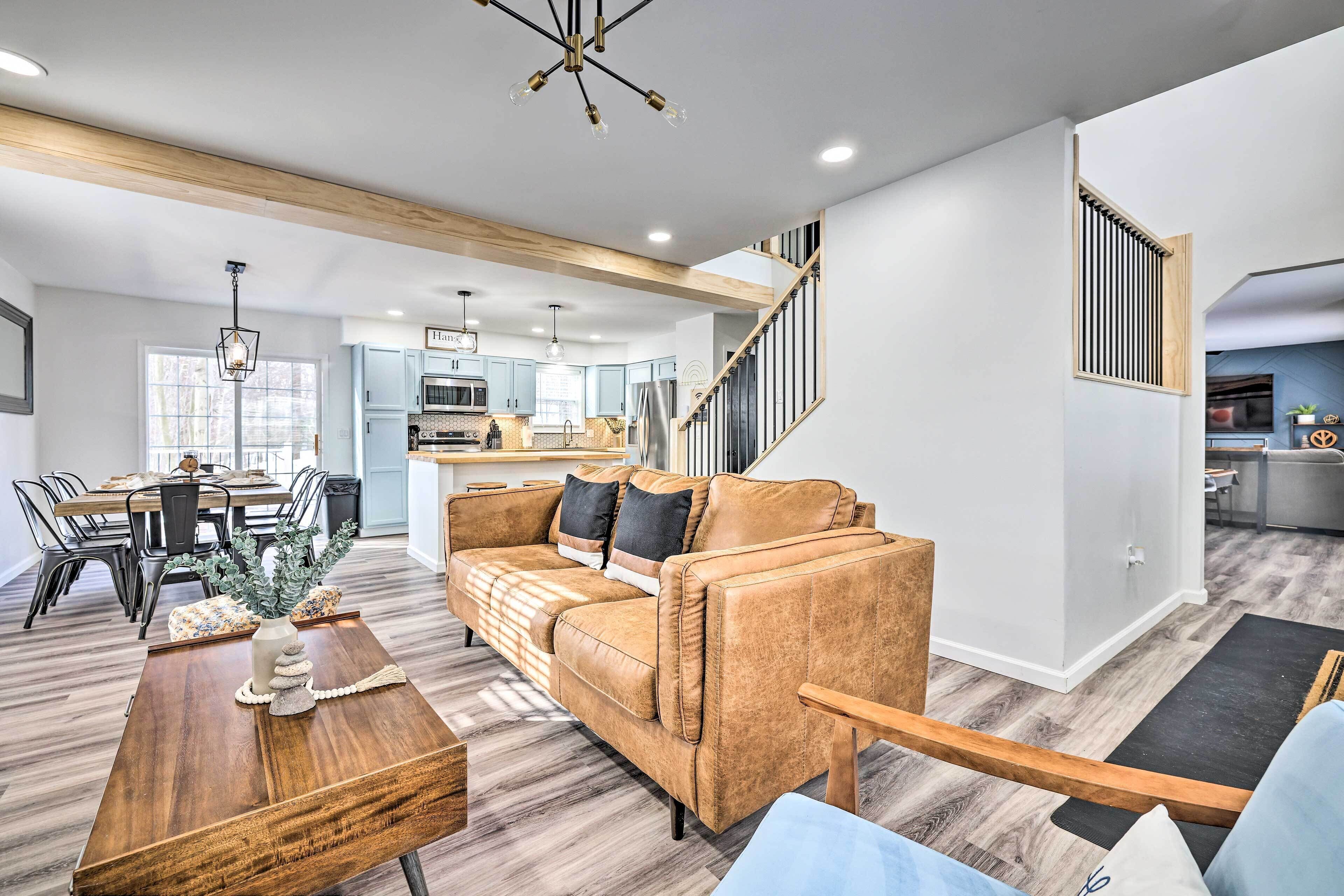 Mid-century Mod Poconos Retreat w/ Pool Table