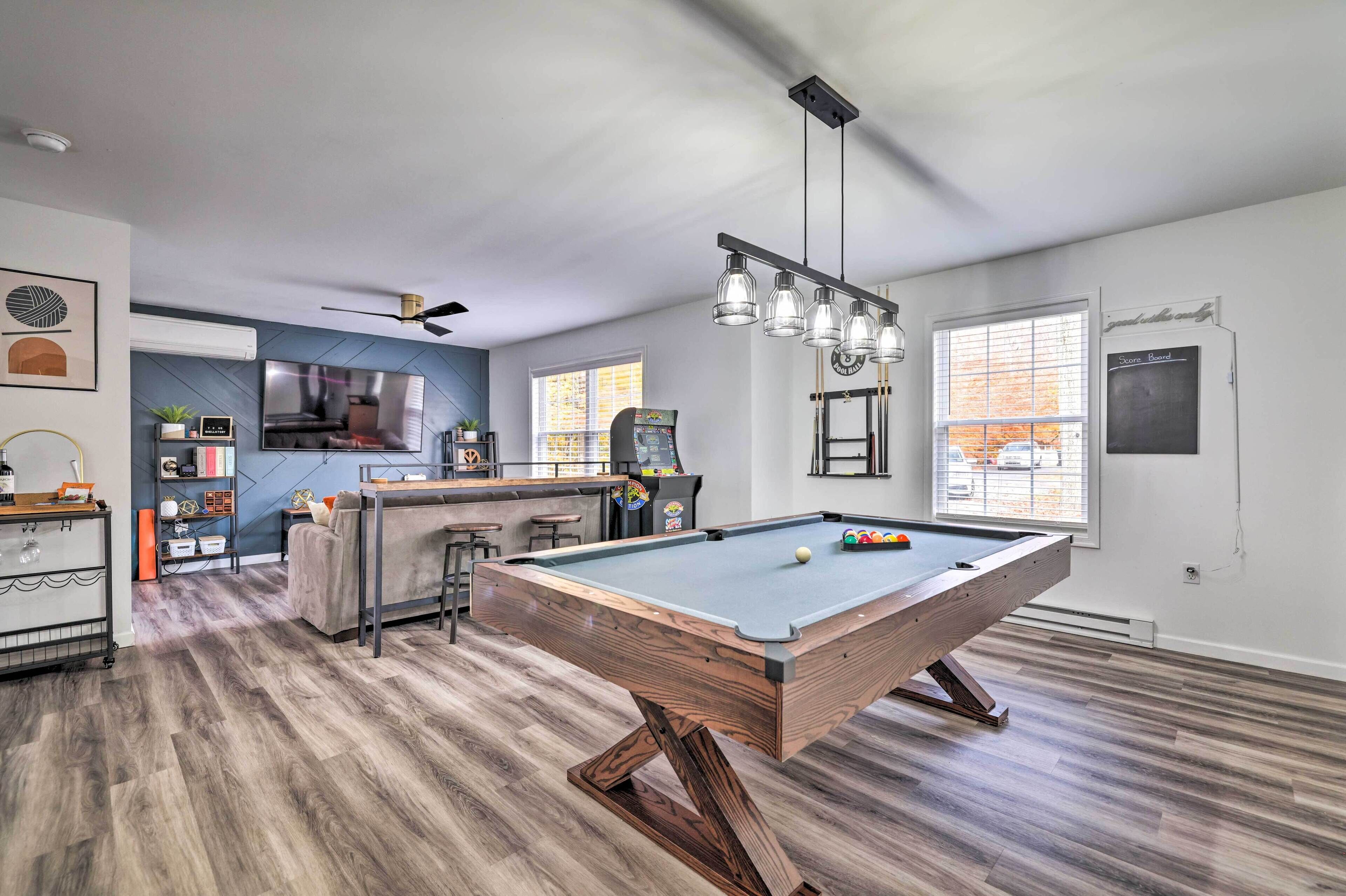 Mid-century Mod Poconos Retreat w/ Pool Table