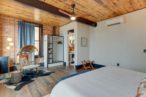 Interior - Luxurious Downtown Murphy Vacation Rental Loft! (Murphy)