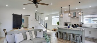 Modern Luxury Retreat: Walk to Tims Ford Lake!