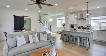 Modern Luxury Retreat: Walk to Tims Ford Lake!