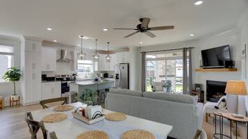 House (4 Bedrooms) | Front of property