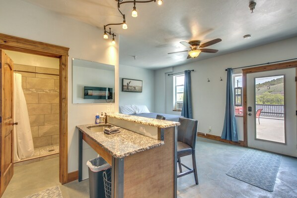 Apartment (0 Bedroom) | Interior - Lava Hot Springs Studio w/ Deck: Walk to Hot Pools (Lava Hot Springs)