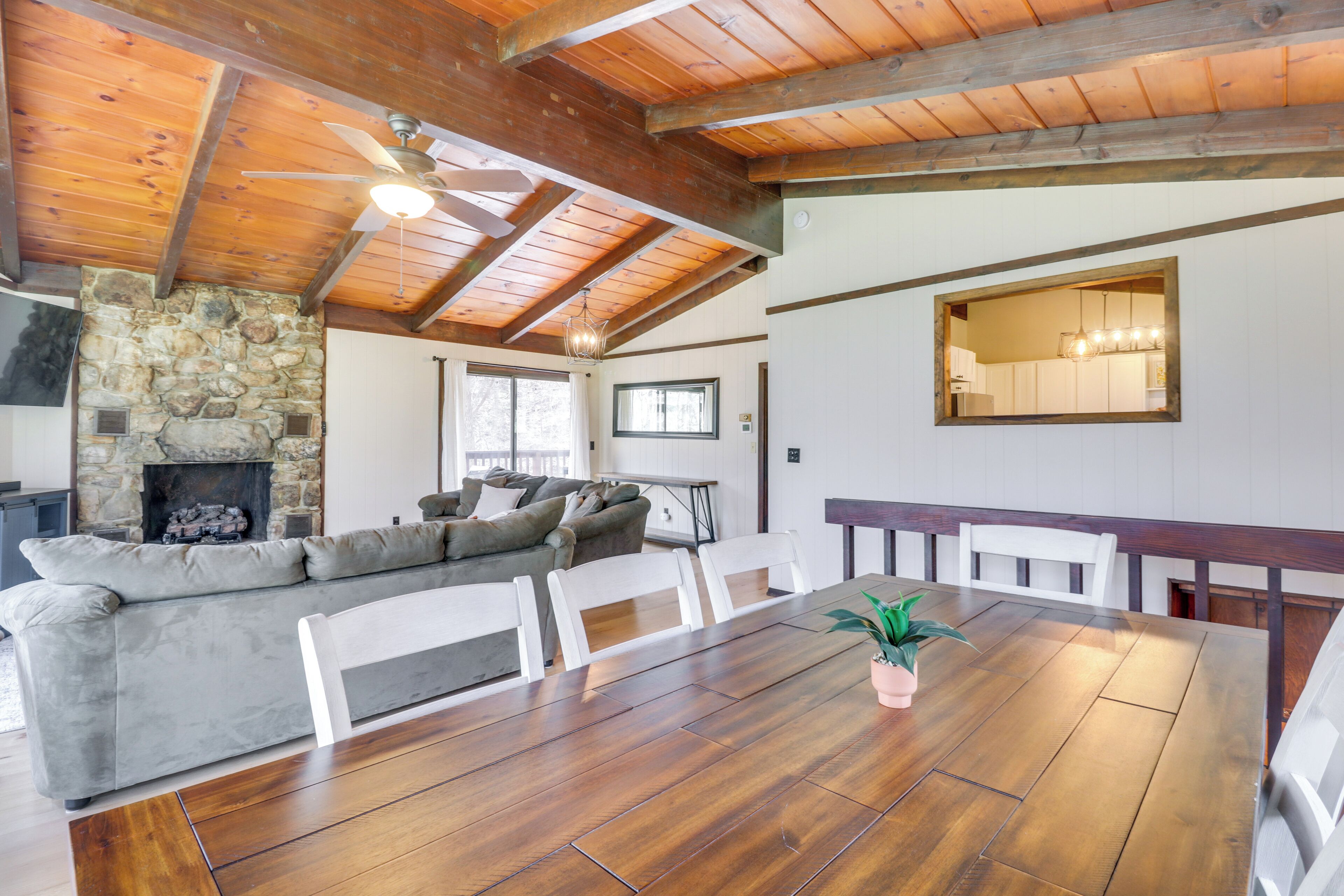 House (5 Bedrooms) | Interior