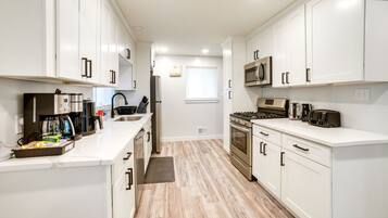 Rumah (3 Bedrooms) | Dapur pribadi | Microwave, oven, kompor, dan mesin pencuci piring