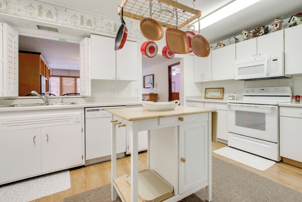 House (4 Bedrooms) | Interior