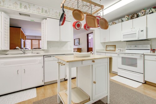 Neenah Home w/ Deck: Near Lake Winnebago