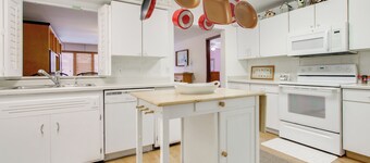 Neenah Home w/ Deck: Near Lake Winnebago